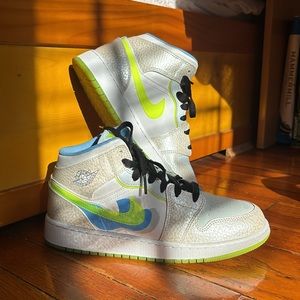 Used twice Nike Air Jordan 1 Mid Warped Swoosh Platinum tint Size-6.5y women’s-8
